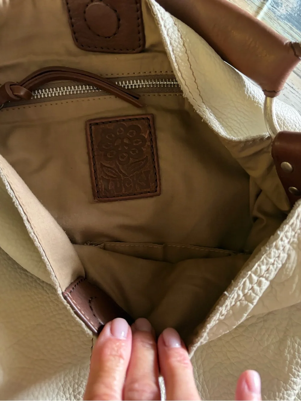 Lucky Brand Cream Leather Shoulder Hobo with Brown Handle - Picture 4 of 6